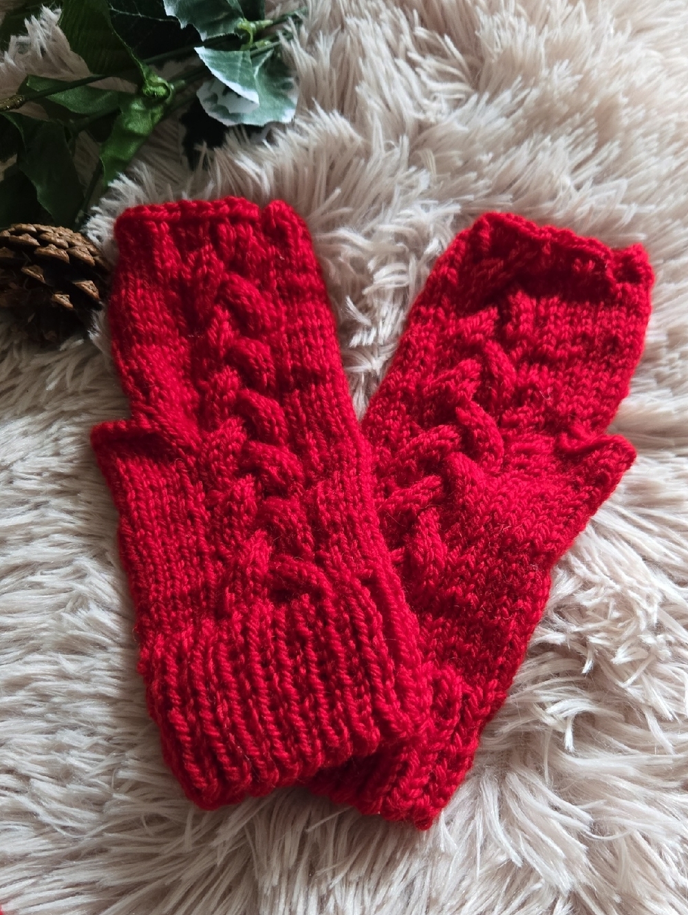 NEW Handknit Handmade 100% Merino Woold Red Cable Knit Fingerless Mittens